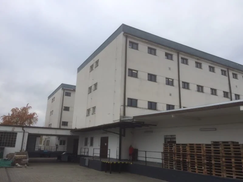 Administrativní objekt v Praze před zateplením